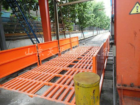 點(diǎn)擊查看詳細(xì)信息<br>標(biāo)題：濟(jì)寧唐口煤礦4X12米煤礦專(zhuān)用洗車(chē)機(jī) 閱讀次數(shù)：2390